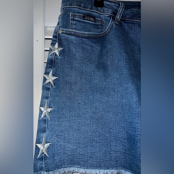Judy Blue High Rise Star Embroidered Denim Shorts - Picture 5 of 12